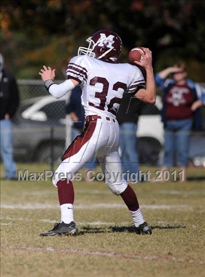 Thumbnail 3 in Benton vs. Red Bud (IHSA Class 3A First Round Playoff) photogallery.