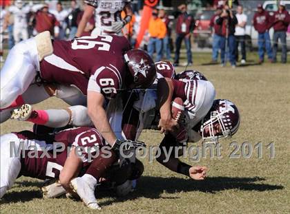Thumbnail 3 in Benton vs. Red Bud (IHSA Class 3A First Round Playoff) photogallery.