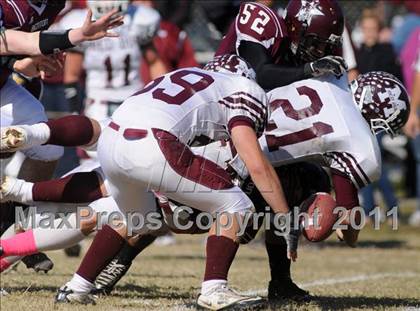 Thumbnail 1 in Benton vs. Red Bud (IHSA Class 3A First Round Playoff) photogallery.