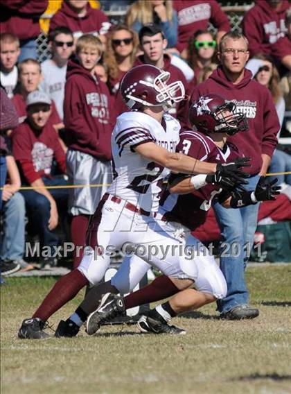 Thumbnail 2 in Benton vs. Red Bud (IHSA Class 3A First Round Playoff) photogallery.