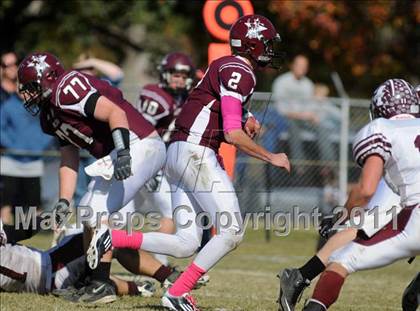 Thumbnail 3 in Benton vs. Red Bud (IHSA Class 3A First Round Playoff) photogallery.