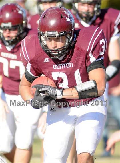 Thumbnail 2 in Benton vs. Red Bud (IHSA Class 3A First Round Playoff) photogallery.