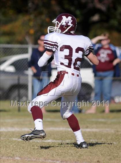 Thumbnail 2 in Benton vs. Red Bud (IHSA Class 3A First Round Playoff) photogallery.