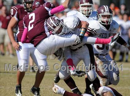 Thumbnail 3 in Benton vs. Red Bud (IHSA Class 3A First Round Playoff) photogallery.