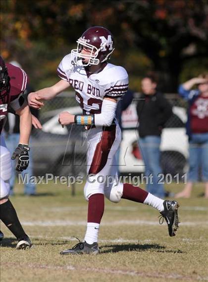 Thumbnail 2 in Benton vs. Red Bud (IHSA Class 3A First Round Playoff) photogallery.