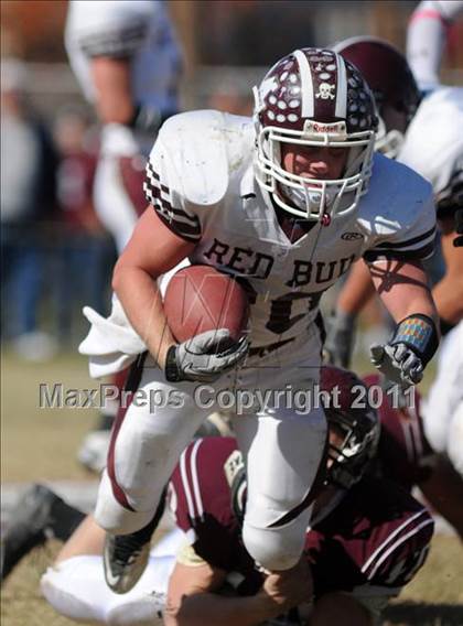 Thumbnail 2 in Benton vs. Red Bud (IHSA Class 3A First Round Playoff) photogallery.