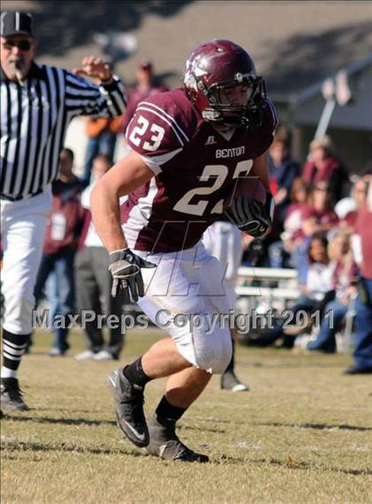 Thumbnail 1 in Benton vs. Red Bud (IHSA Class 3A First Round Playoff) photogallery.