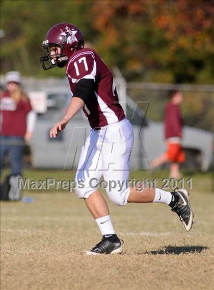 Thumbnail 1 in Benton vs. Red Bud (IHSA Class 3A First Round Playoff) photogallery.