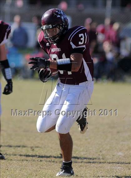 Thumbnail 1 in Benton vs. Red Bud (IHSA Class 3A First Round Playoff) photogallery.