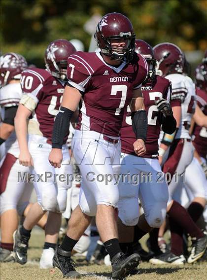 Thumbnail 3 in Benton vs. Red Bud (IHSA Class 3A First Round Playoff) photogallery.