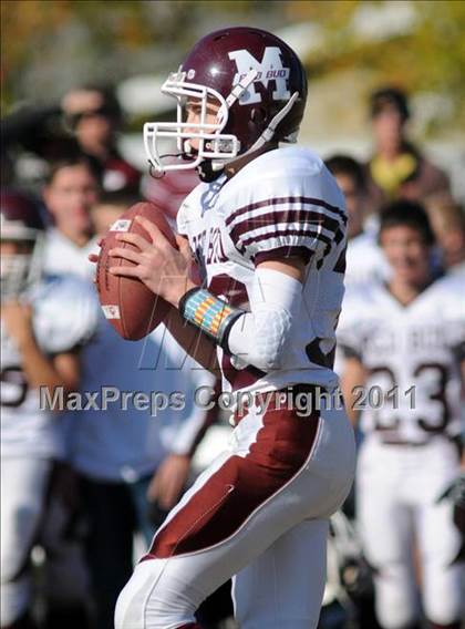 Thumbnail 1 in Benton vs. Red Bud (IHSA Class 3A First Round Playoff) photogallery.