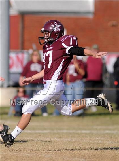 Thumbnail 1 in Benton vs. Red Bud (IHSA Class 3A First Round Playoff) photogallery.