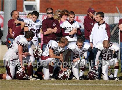 Thumbnail 3 in Benton vs. Red Bud (IHSA Class 3A First Round Playoff) photogallery.