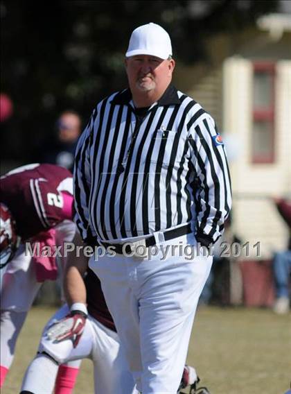 Thumbnail 3 in Benton vs. Red Bud (IHSA Class 3A First Round Playoff) photogallery.
