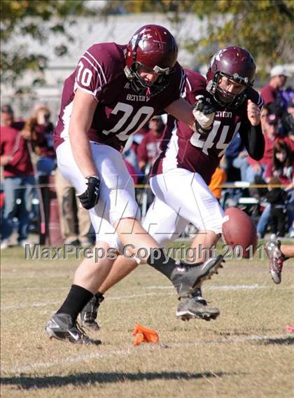 Thumbnail 3 in Benton vs. Red Bud (IHSA Class 3A First Round Playoff) photogallery.