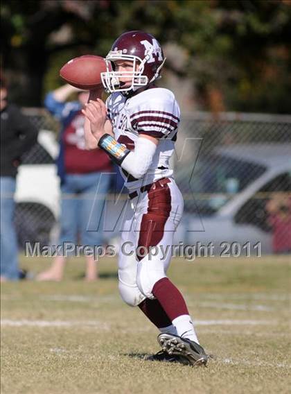 Thumbnail 1 in Benton vs. Red Bud (IHSA Class 3A First Round Playoff) photogallery.