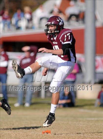 Thumbnail 1 in Benton vs. Red Bud (IHSA Class 3A First Round Playoff) photogallery.