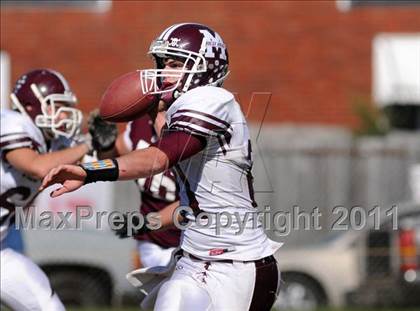 Thumbnail 2 in Benton vs. Red Bud (IHSA Class 3A First Round Playoff) photogallery.