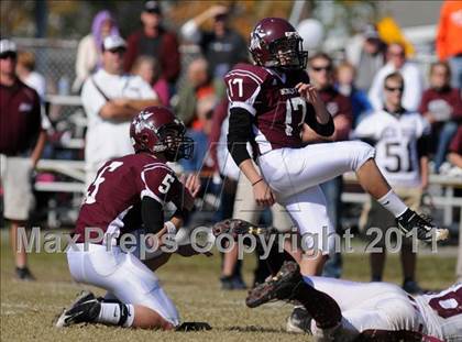 Thumbnail 1 in Benton vs. Red Bud (IHSA Class 3A First Round Playoff) photogallery.