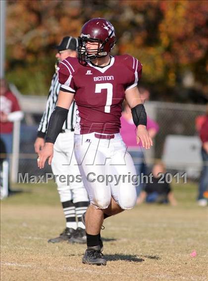Thumbnail 1 in Benton vs. Red Bud (IHSA Class 3A First Round Playoff) photogallery.