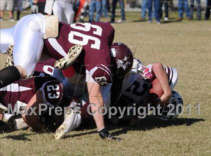 Thumbnail 1 in Benton vs. Red Bud (IHSA Class 3A First Round Playoff) photogallery.