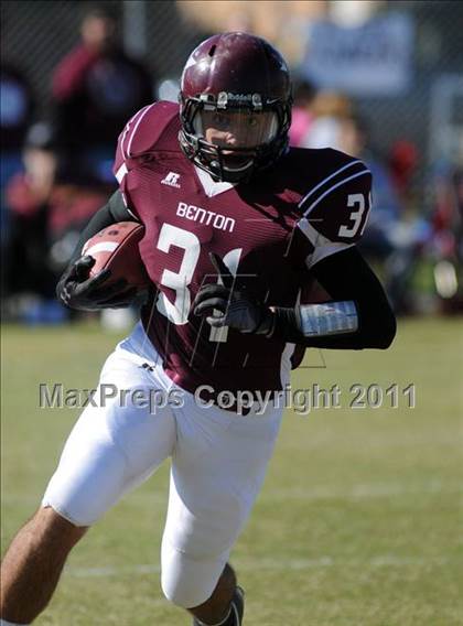 Thumbnail 1 in Benton vs. Red Bud (IHSA Class 3A First Round Playoff) photogallery.