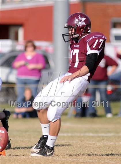 Thumbnail 2 in Benton vs. Red Bud (IHSA Class 3A First Round Playoff) photogallery.