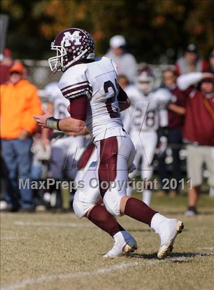 Thumbnail 1 in Benton vs. Red Bud (IHSA Class 3A First Round Playoff) photogallery.