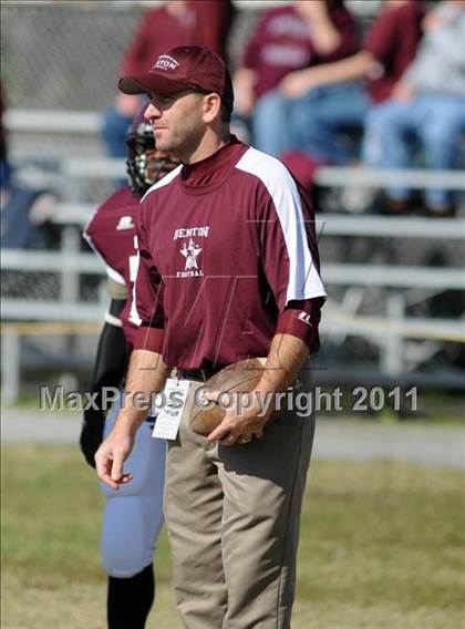 Thumbnail 1 in Benton vs. Red Bud (IHSA Class 3A First Round Playoff) photogallery.