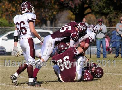 Thumbnail 2 in Benton vs. Red Bud (IHSA Class 3A First Round Playoff) photogallery.