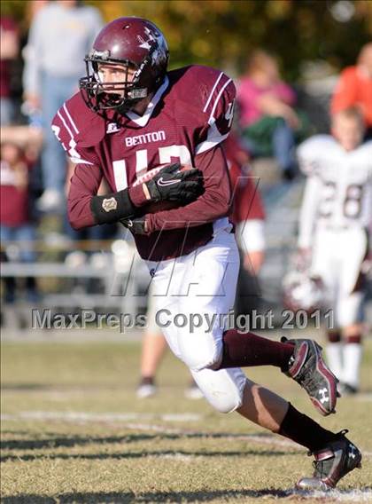 Thumbnail 3 in Benton vs. Red Bud (IHSA Class 3A First Round Playoff) photogallery.