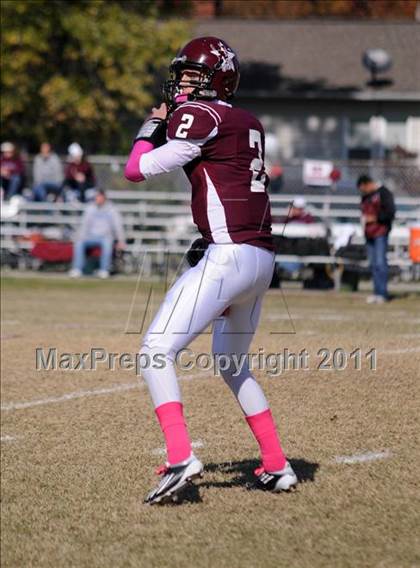 Thumbnail 2 in Benton vs. Red Bud (IHSA Class 3A First Round Playoff) photogallery.
