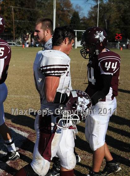 Thumbnail 3 in Benton vs. Red Bud (IHSA Class 3A First Round Playoff) photogallery.