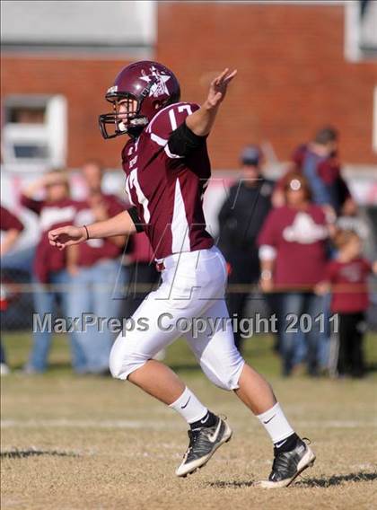 Thumbnail 3 in Benton vs. Red Bud (IHSA Class 3A First Round Playoff) photogallery.