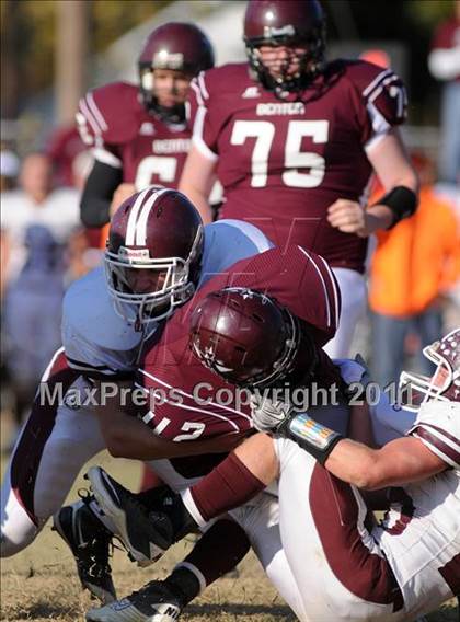 Thumbnail 1 in Benton vs. Red Bud (IHSA Class 3A First Round Playoff) photogallery.