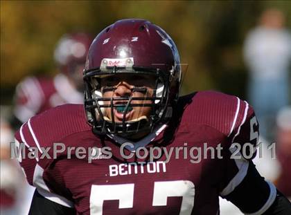 Thumbnail 3 in Benton vs. Red Bud (IHSA Class 3A First Round Playoff) photogallery.