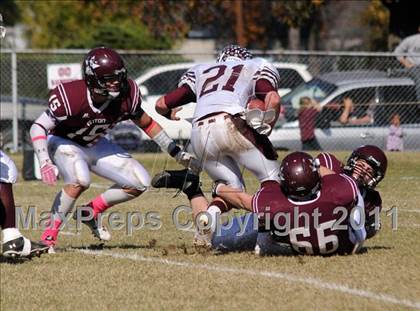 Thumbnail 2 in Benton vs. Red Bud (IHSA Class 3A First Round Playoff) photogallery.