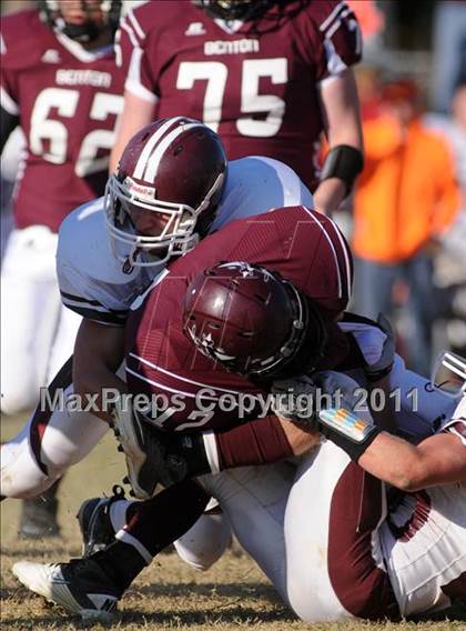 Thumbnail 2 in Benton vs. Red Bud (IHSA Class 3A First Round Playoff) photogallery.