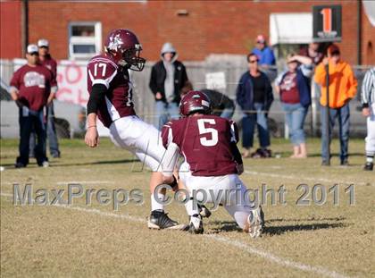 Thumbnail 2 in Benton vs. Red Bud (IHSA Class 3A First Round Playoff) photogallery.