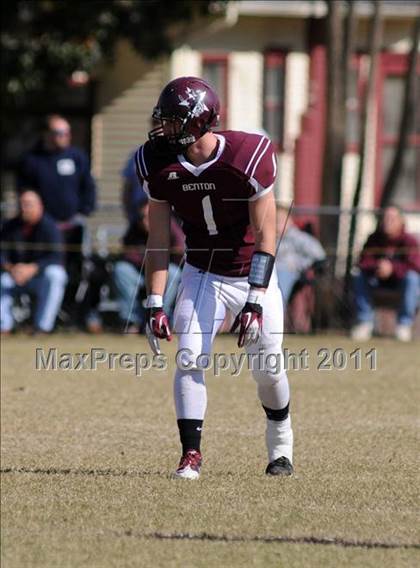 Thumbnail 3 in Benton vs. Red Bud (IHSA Class 3A First Round Playoff) photogallery.