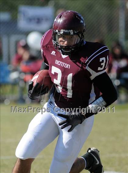Thumbnail 1 in Benton vs. Red Bud (IHSA Class 3A First Round Playoff) photogallery.