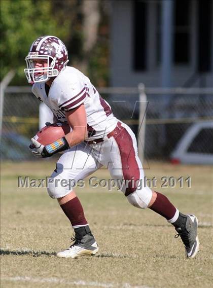 Thumbnail 1 in Benton vs. Red Bud (IHSA Class 3A First Round Playoff) photogallery.