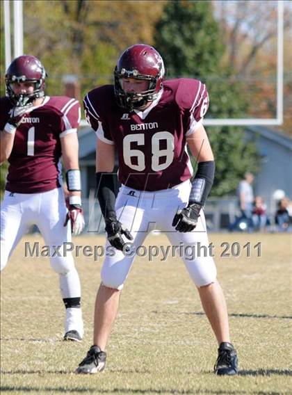 Thumbnail 3 in Benton vs. Red Bud (IHSA Class 3A First Round Playoff) photogallery.