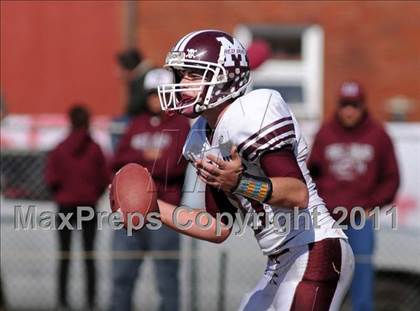Thumbnail 1 in Benton vs. Red Bud (IHSA Class 3A First Round Playoff) photogallery.