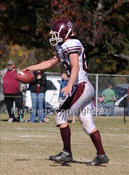 Thumbnail 2 in Benton vs. Red Bud (IHSA Class 3A First Round Playoff) photogallery.