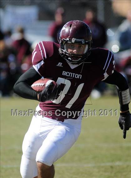 Thumbnail 2 in Benton vs. Red Bud (IHSA Class 3A First Round Playoff) photogallery.