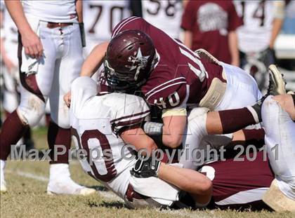 Thumbnail 2 in Benton vs. Red Bud (IHSA Class 3A First Round Playoff) photogallery.