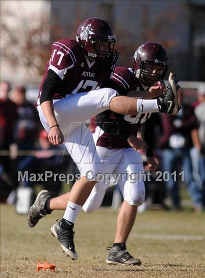 Thumbnail 3 in Benton vs. Red Bud (IHSA Class 3A First Round Playoff) photogallery.