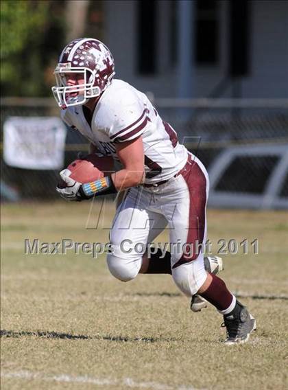 Thumbnail 3 in Benton vs. Red Bud (IHSA Class 3A First Round Playoff) photogallery.
