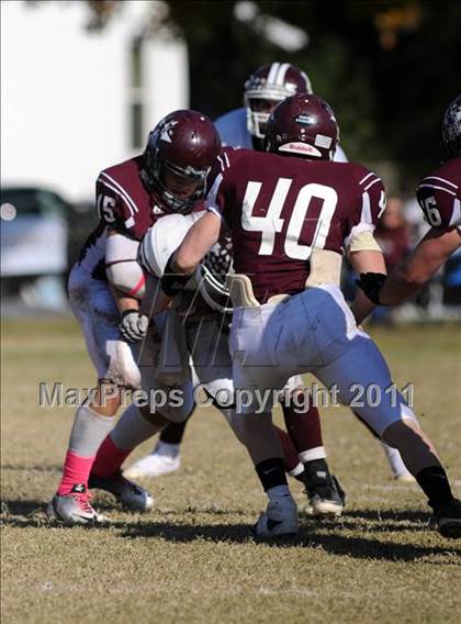 Thumbnail 3 in Benton vs. Red Bud (IHSA Class 3A First Round Playoff) photogallery.